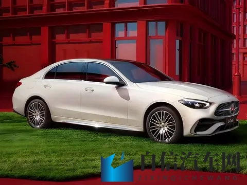 熟妇人妻丰满浓毛撒尿：中年妻子身材丰腴，私密时刻自然流露-3