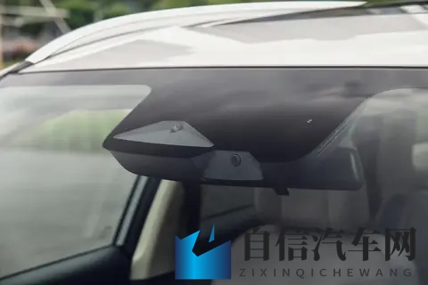 第三代蓝电 E5 PLUS 预售 1198 万起，230km 续航 + 四驱，家庭用户狂喜-1