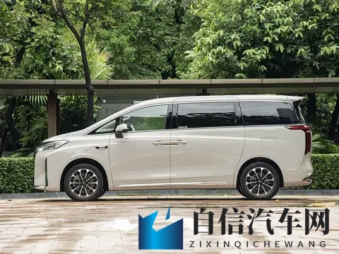 这款插混MPV不足29万起！配激光雷达+四块大屏，后排独立航空座椅-3