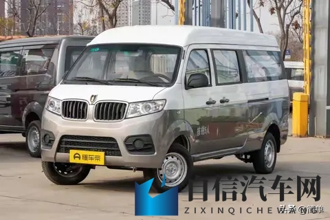 548万元起！全新五菱宏光燃油版正式上市，15升动力-1