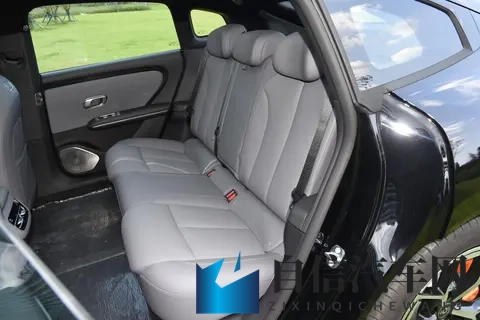 2025广州车展:红旗金葵花国礼定制版售718万元-1