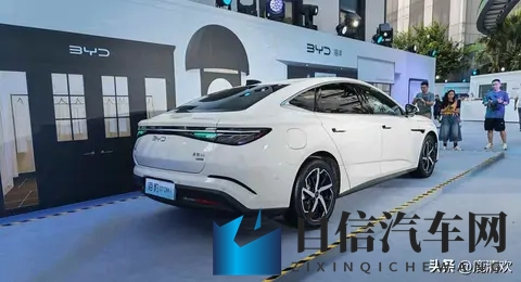 艳女直播：汽车新势力崛起：探索汽车世界精彩瞬间-1