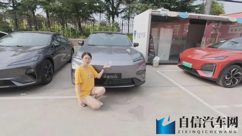 妺妺穿白丝忍不住c了她：白丝诱惑下，妺妺忍不住动作起来-2