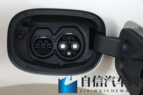 王者荣耀女英雄皮肤无小内皮肤无爱心：王者荣耀女英雄造型独特，不穿内衣无装饰-1