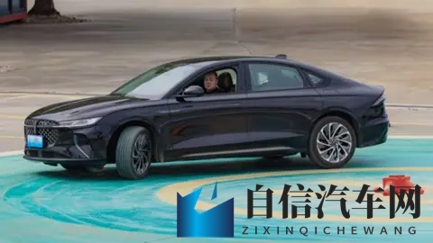 这么优雅的车，居然这么能打？-1