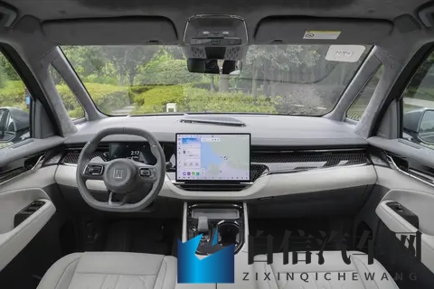 家用MPV推荐极氪009：全家都夸的空间大平层，还有红绿灯计时-3