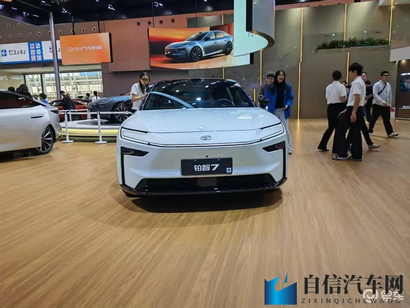 广汽丰田铂智7亮相2025广州车展，这次信息量很大！-1