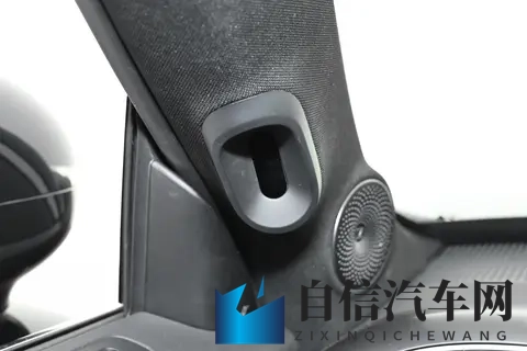 豪华插混SUV又出“黑马”！零重力座椅+双联屏，关键才1699万起-1