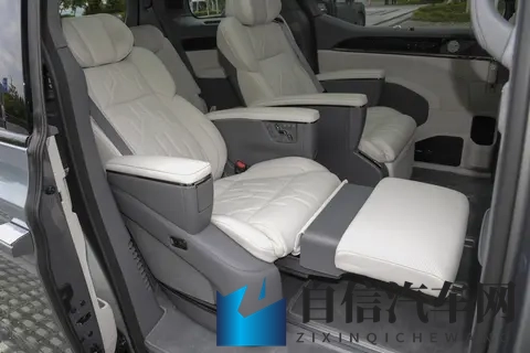 家用MPV推荐极氪009：全家都夸的空间大平层，还有红绿灯计时-2