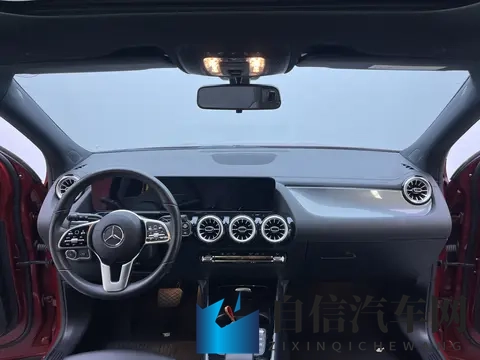 12万多拿下红色奔驰GLA，54万公里，都市丽人的时尚之选-3