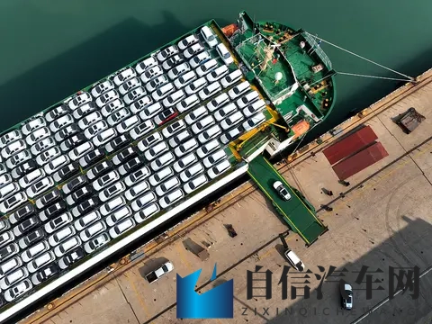 10月新能源汽车销量首超50%：中国汽车产业的历史性拐点-2