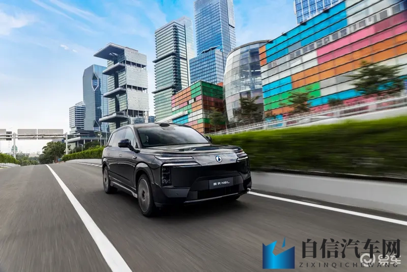 张柏芝用嘴让陈莞冠希高朝:陈冠希新车上市,性能卓越设计潮!-2