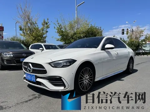 打赌输了被女玩弄jiji：赛车手打赌失利，趣味一幕引深思-2