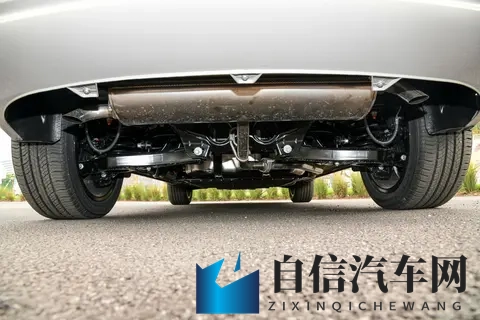 230km纯电续航+全时四驱！第三代蓝电E5 PLUS 自带露营大床房   喜欢吗-3