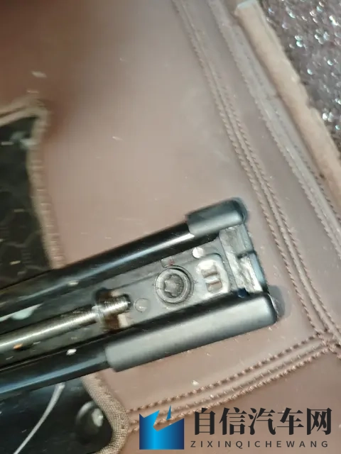 别揉我胸 啊 嗯~出水了:手别乱动,小心水珠流出来,嗯~-3