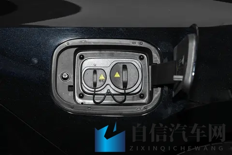 刚毕业预算不多，又追求颜值和实用，可以看看这款-长安启源A06-3