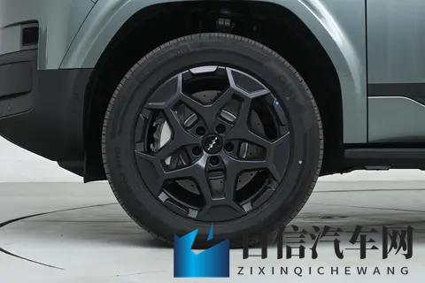 上市首月交付破万!续航1300公里+越级大空间,家用SUV可看钛7?-3