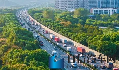 被闺蜜扒了内裤光着屁股打：汽车保养争执引热议，车主维权引发行业反思-2