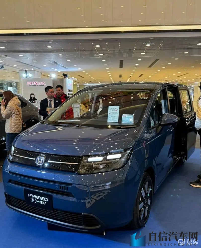 男生把自己的困困放在女生的困困里的图片：男孩将自身体验分享至女孩心间画面-3