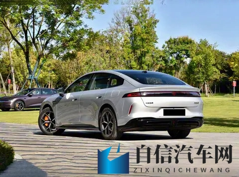 24小时新增订单10358台,长安启源A06哪款值得买?-2