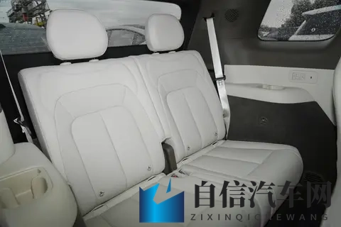 带全家出行，我选择腾势 N8L 的原因：空间、配置兼顾实用与经济-3