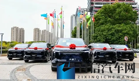 全国首批换电 MPV 专车批量落地网约车领域，CLTC 纯电续航 527km-3