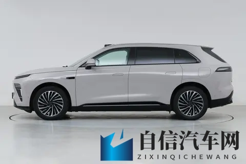 星纪元 ET 增程版四驱至臻尊享：综合性能均衡，配置丰富-2