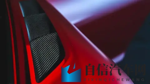 男生把自己的困困放在女生的困困里的图片：男孩将自身体验分享至女孩心间画面-2