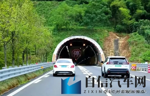 高速隧道遇“龟速车”？超不了别硬刚！交警亲授6招，新手安心过-3