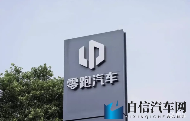 体育生白袜自慰出精:白袜运动鞋助力赛车手,舒适性能双提升-1