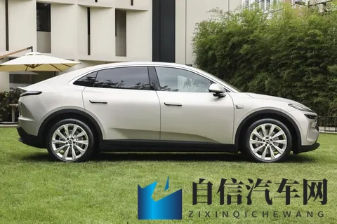 风云A9L光辉来袭,限时1719万起,标配双电机四驱-1